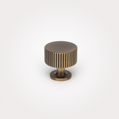 Linea Knobs