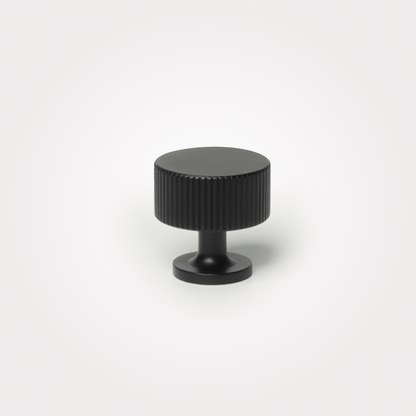 Linea Knobs