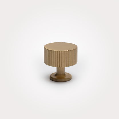 Linea Knobs